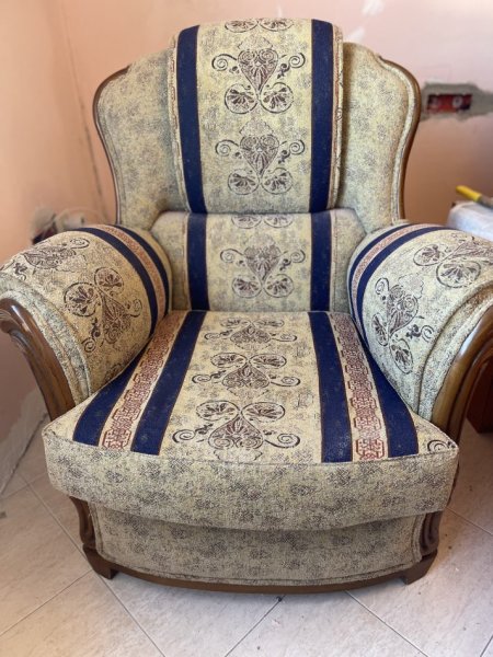 Tirane, shes Komplet kolltuqesh dru (3+2+1+1) 30.000 lek