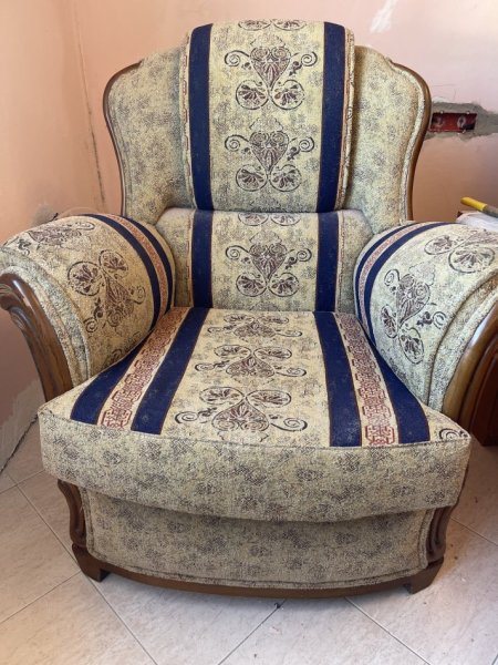 Tirane, shes Komplet kolltuqesh dru (3+2+1+1) 30.000 lek