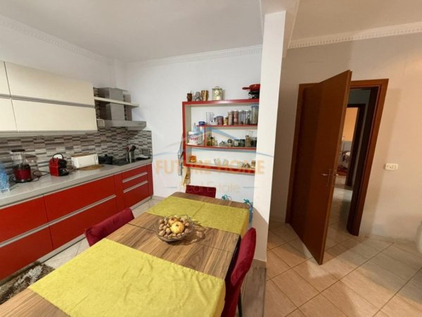 Tirane, shitet apartament 2+1+Ballkon Kati 2, 121 m² 250.000 € (21 dhjetori)