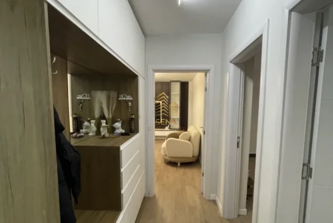 Tirane, jepet me qera apartament 2+1 Kati 3, 100 m² 900 € (Rruga Muhamed Gjollesha)