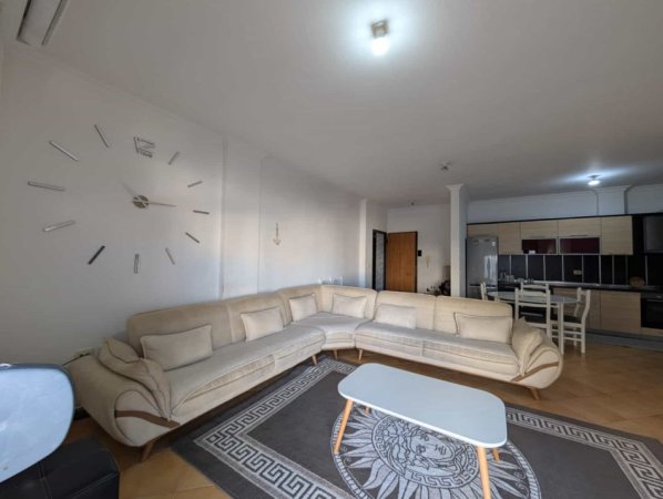 Tirane, jepet me qera apartament 2+1+Ballkon Kati 1, 86 m² 450 € (rruga dajtit)