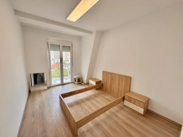 Tirane, jepet me qera apartament 2+1 Kati 4, 128 m² 1.600 € (Rruga Faik Konica)