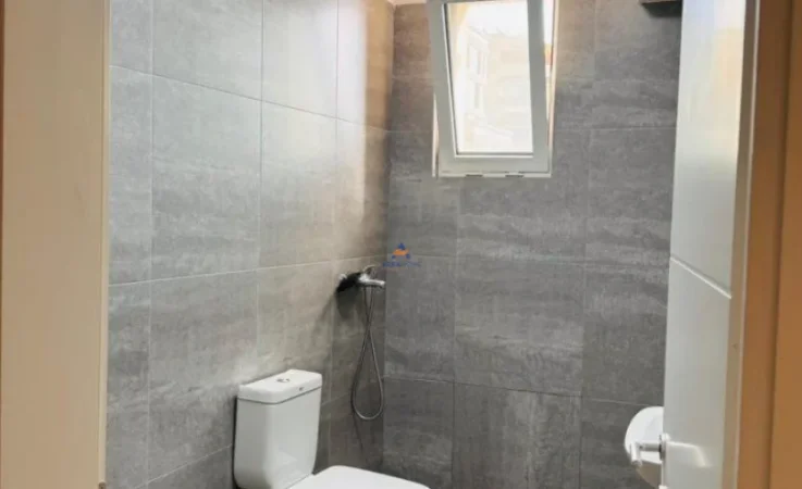 Tirane, jepet me qera zyre Kati 4, 56 m² 780 € (RRUGA THEMISTOKLI GERMENJI, QENDER)