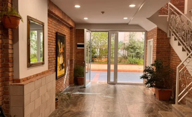 Tirane, jepet me qera zyre Kati 4, 56 m² 780 € (RRUGA THEMISTOKLI GERMENJI, QENDER)