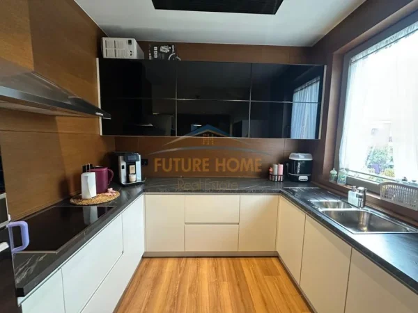 Tirane, shitet apartament 2+1+Ballkon Kati 4, 127 m² 440.000 € (Kompleksi Delijorgji)