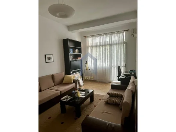 Tirane, shitet apartament 1+1+Ballkon Kati 2, 70 m² 185.000 € (Rruga E Durresit)