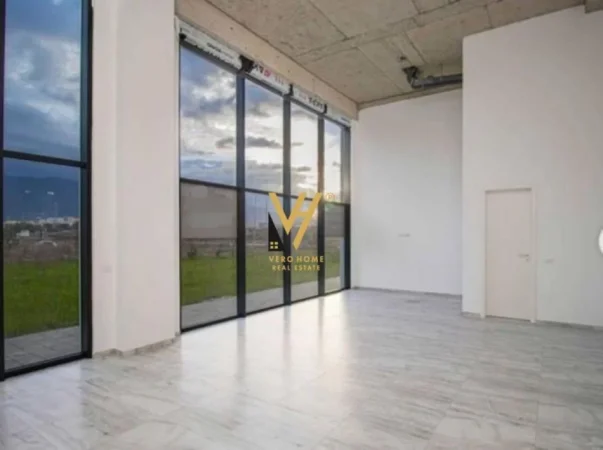 Tirane, jepet me qera ambjent biznesi Kati 0, 100 m² 500 € (BULEVARDI I RI)