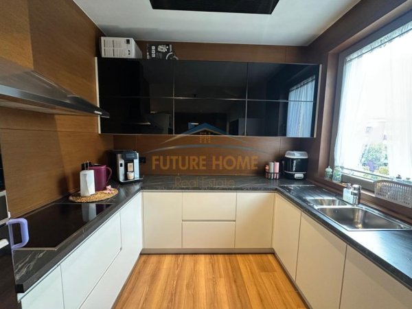 Tirane, shitet apartament 2+1+Ballkon Kati 4, 127 m² 440.000 € (Kompleksi Delijorgji)