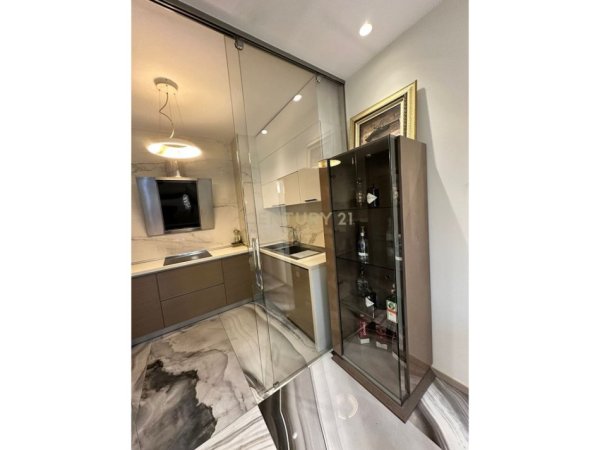 Tirane, jepet me qera apartament 1+1 Kati 7, 85 m² 1.400 € (Ring Center)