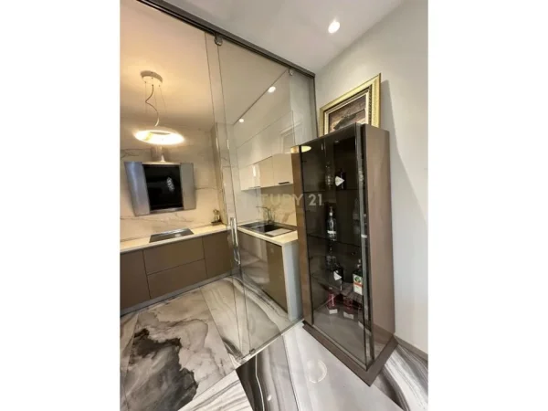 Tirane, jepet me qera apartament 1+1 Kati 7, 85 m² 1.400 € (Ring Center)