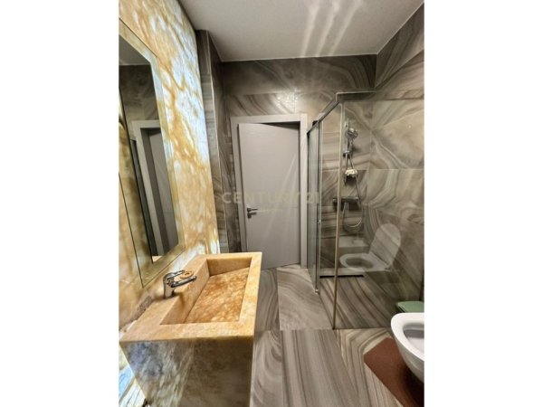 Tirane, jepet me qera apartament 1+1 Kati 7, 85 m² 1.400 € (Ring Center)