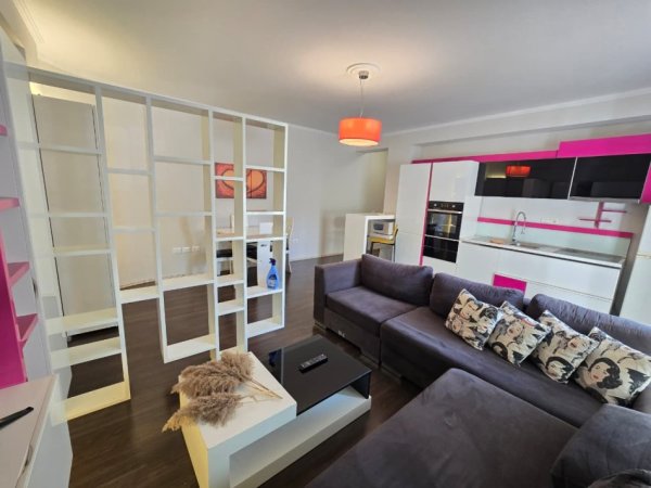 Tirane, jepet me qera apartament 1+1 Kati 1, 600 €