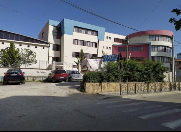 Tirane, jepet me qera garsonier 1+1 Kati 1, 35 m² 350 € (Komuna Parisit)