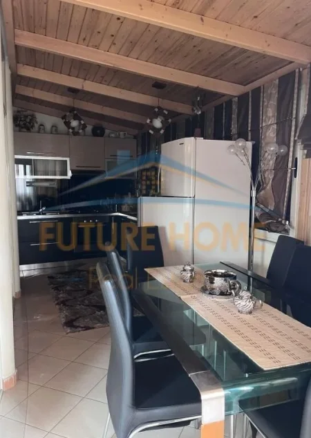 Tirane, jepet me qera apartament 2+1 Kati 4, 90 m² 700 € (Rruga e Barrikadave)