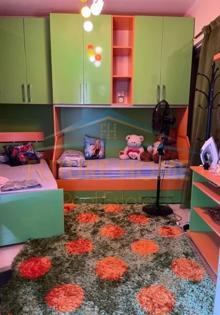 Tirane, jepet me qera apartament 2+1 Kati 4, 90 m² 700 € (Rruga e Barrikadave)