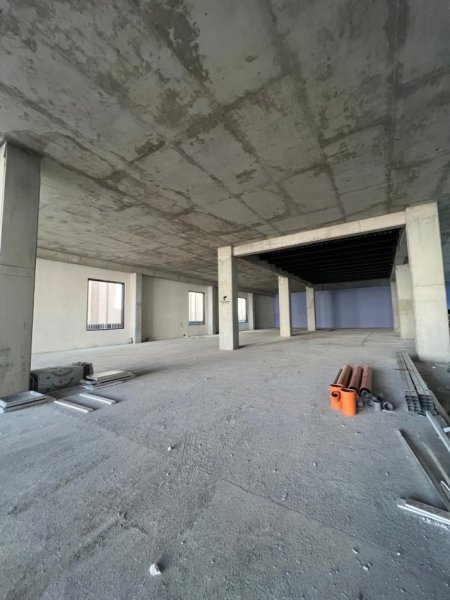 Tirane, jepet me qera ambjent biznesi Kati 2, 810 m² 16.000 € (TEG)