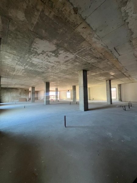 Tirane, jepet me qera ambjent biznesi Kati 2, 810 m² 16.000 € (TEG)