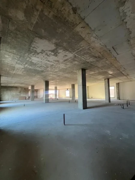 Tirane, jepet me qera ambjent biznesi Kati 2, 810 m² 16.000 € (TEG)