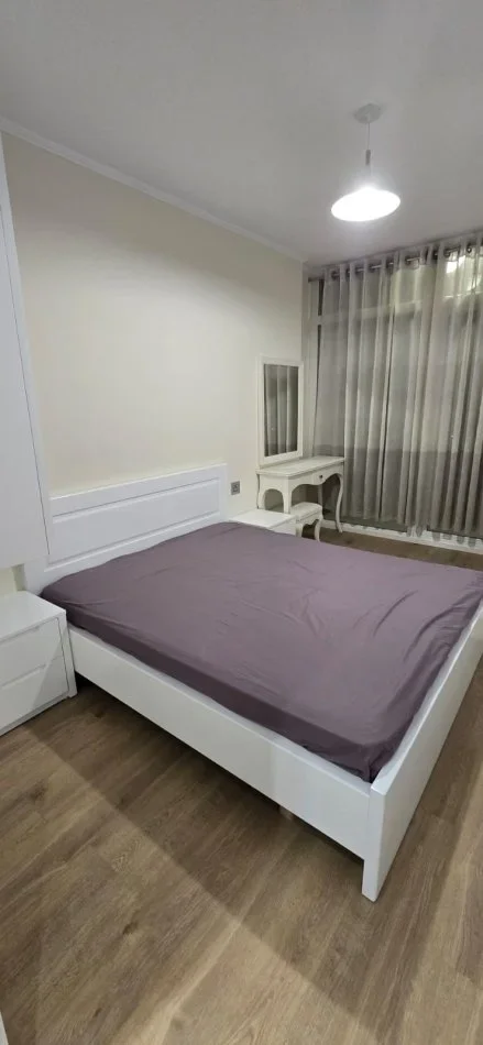 Tirane, jepet me qera apartament 1+1+Ballkon Kati 3, 65 m², 75 000 Leke (Komuna e Parisit)