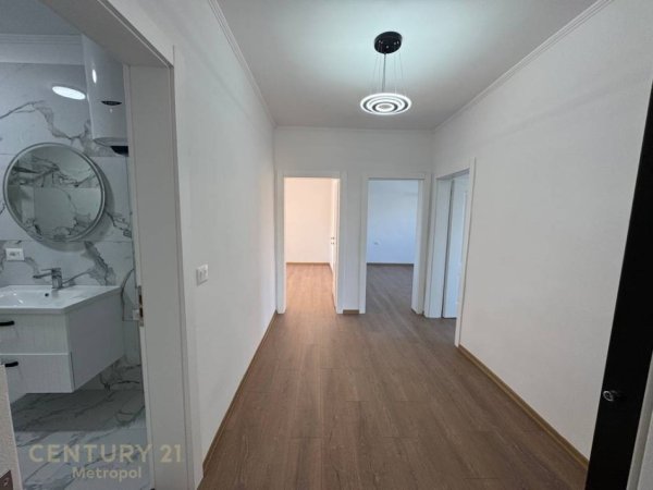 Tirane, shitet apartament 2+1+Ballkon Kati 4, 76 m² 149.000 € (Xhamllik)