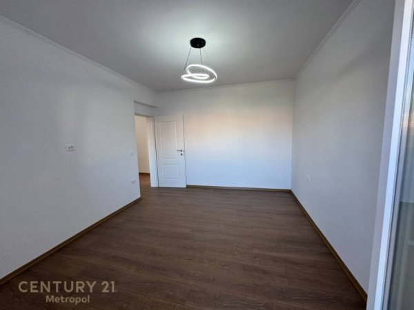 Tirane, shitet apartament 2+1+Ballkon Kati 4, 76 m² 149.000 € (Xhamllik)