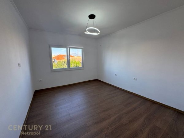 Tirane, shitet apartament 2+1+Ballkon Kati 4, 76 m² 149.000 € (Xhamllik)