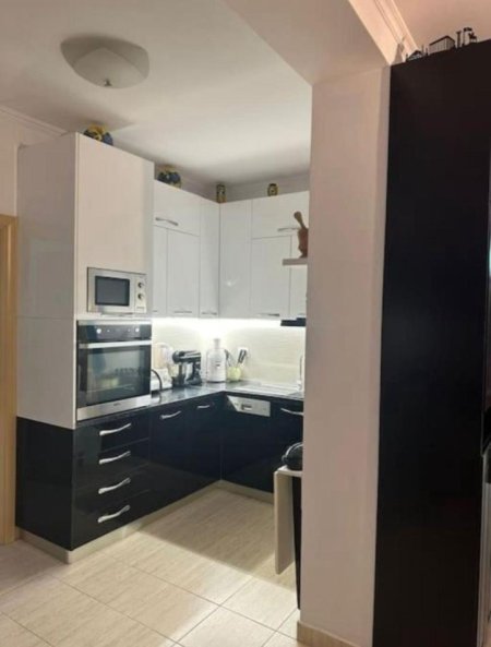 Tirane, jepet me qera apartament 3+1+Aneks Kati 7, 115 m² 800 € (Komuna e Parisit)