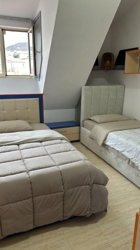 Tirane, jepet me qera apartament 3+1+Aneks Kati 7, 115 m² 800 € (Komuna e Parisit)