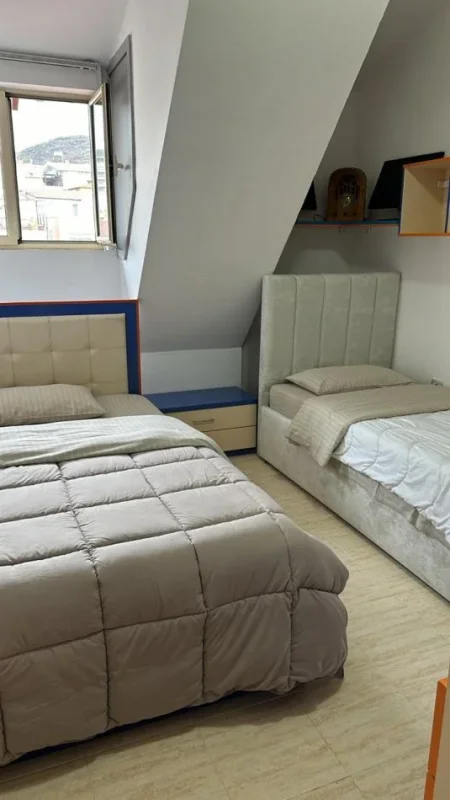 Tirane, jepet me qera apartament 3+1+Aneks Kati 7, 115 m² 700 € (Komuna e Parisit)