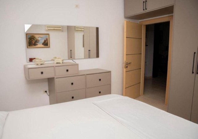 Tirane, jepet me qera apartament 3+1+Aneks Kati 7, 115 m² 800 € (Komuna e Parisit)