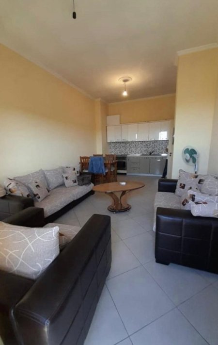 Tirane, jepet me qera apartament 2+1+Ballkon Kati 8, 90 m² 500 € 