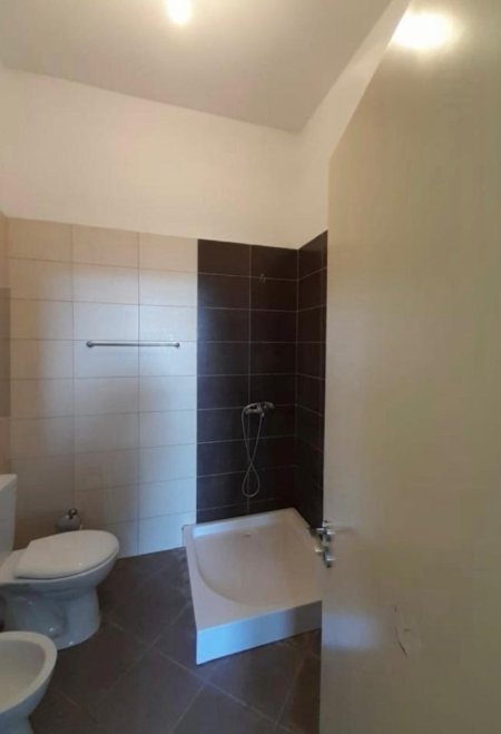 Tirane, jepet me qera apartament 2+1+Ballkon Kati 8, 90 m² 500 € 
