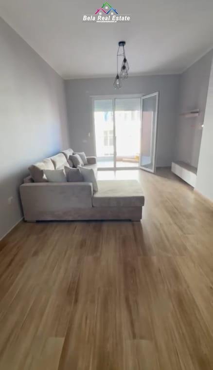 Tirane, shes apartament 2+1+Ballkon Kati 5, 103 m² 125.000 € (bulevardi blu)