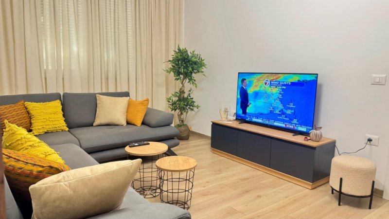 Tirane, jepet me qera apartament 2+1+Aneks+Ballkon Kati 2, 90 m² 950 € (Rruga Durresit)