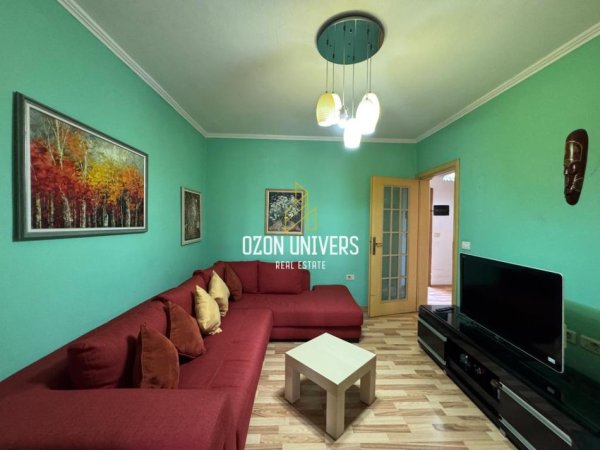 Tirane, jepet me qera apartament 2+1+Ballkon Kati 3, 60 m² 600 € (Rruga Fortuzi)
