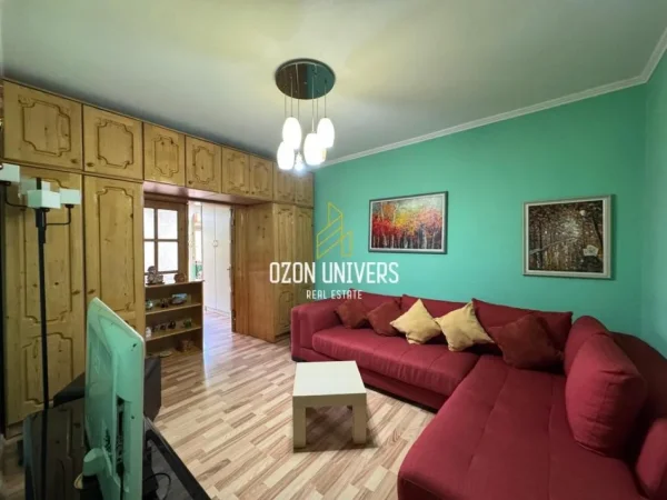 Tirane, jepet me qera apartament 2+1+Ballkon Kati 3, 60 m² 600 € (Rruga Fortuzi)