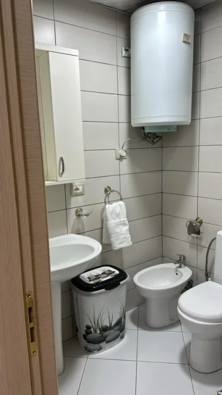 Tirane, jepet me qera apartament 2+1+Ballkon Kati 5, 100 m² 600 € (Don Bosko)