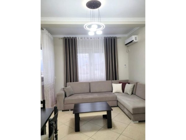 Tirane, jap me qera apartament 1+1 Kati 3, 80 m² 500 € (Kodra e Diellit)