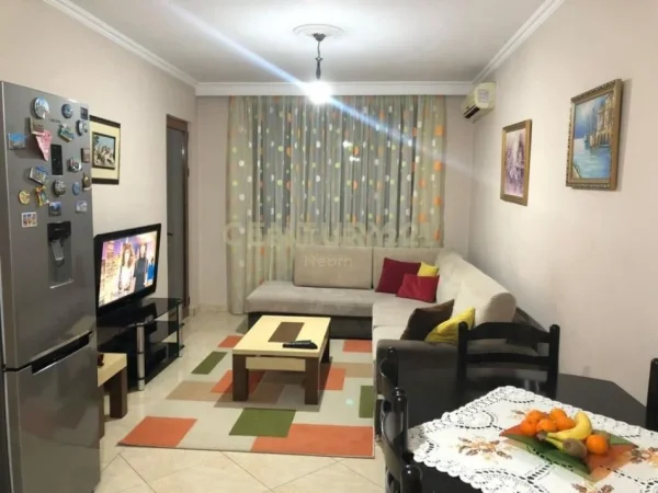 Tirane, jepet me qera apartament 1+1 Kati 8, 550 m² 550 € 