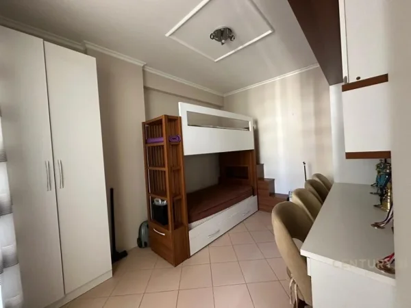 Tirane, jepet me qera apartament 2+1 Kati 2, 98 m² 700 € (Rruga Bill Klinton)