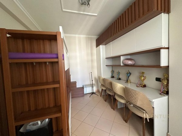 Tirane, jepet me qera apartament 2+1 Kati 2, 98 m² 700 € (Rruga Bill Klinton)