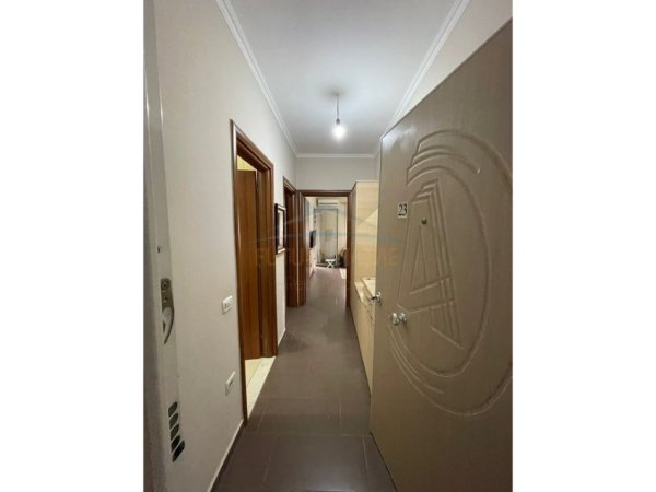 Tirane, jepet me qera apartament 1+1+Ballkon Kati 5, 70 m² 450 € (prane OZONE)  UNA58888