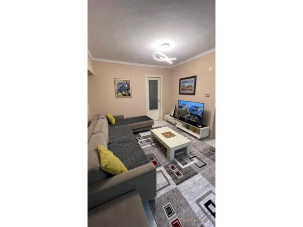Tirane, jepet me qera apartament 1+1 Kati 3, 65 m² 600 € (Kafe Flora)