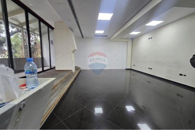 Tirane, jepet me qera ambjent biznesi Kati 2, 900 € (Don Bosko)