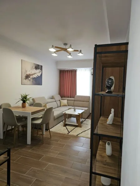 🏠 Jepet me Qira Apartament 1+1 –  📍Zona 21 Dhjetori