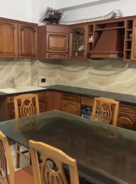 Tirane, shitet apartament 2+1+Ballkon Kati 3, 102 m² 98.000 € 