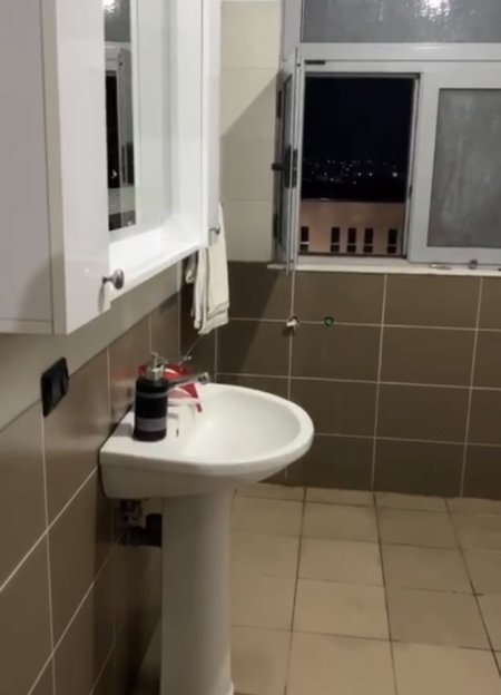 Tirane, shitet apartament 2+1+Ballkon Kati 3, 102 m² 98.000 € 