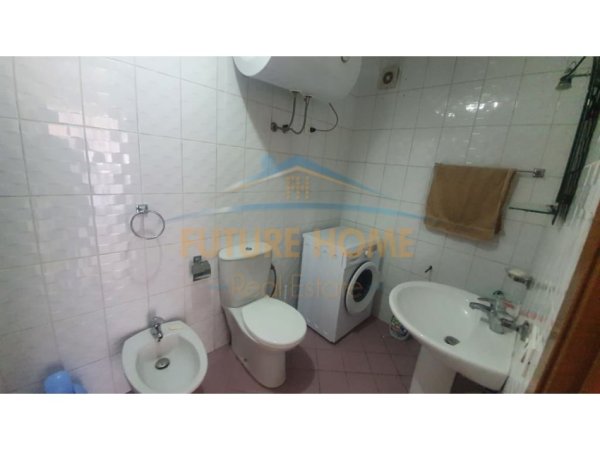 Tirane, jepet me qera apartament 2+1+Ballkon Kati 9, 100 m² 700 € (Rruga e Barrikadave)