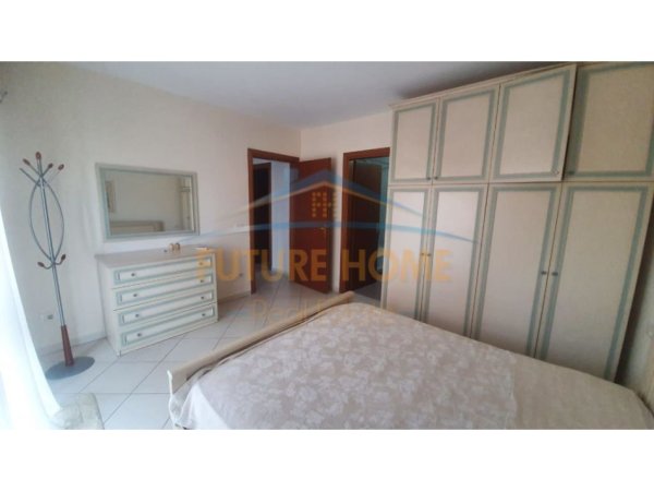 Tirane, jepet me qera apartament 2+1+Ballkon Kati 9, 100 m² 700 € (Rruga e Barrikadave)