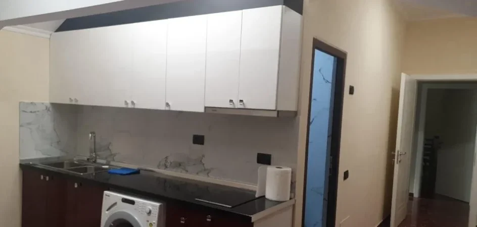 Tirane, jepet me qera apartament 1+1 Kati 2, 340 € 